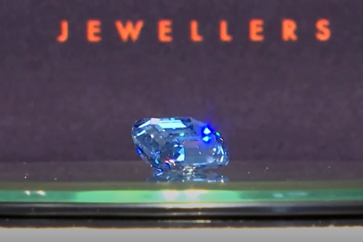 OMG: VIDEO: Largest And Most Valuable Blue Diamond To Come To Auction ...