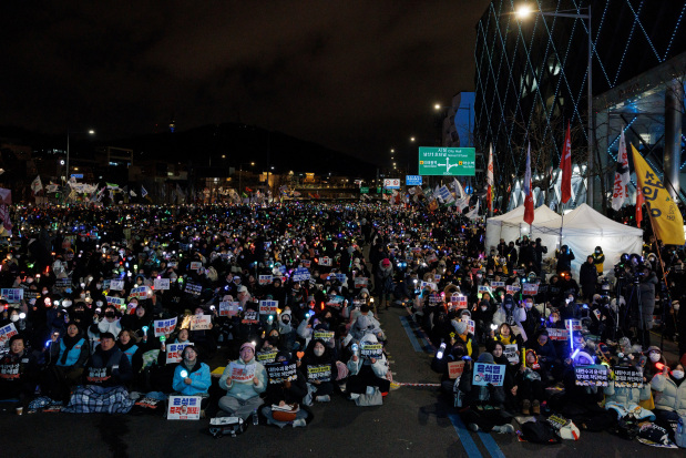 World News: South Korea Investigators Ask Acting President To Clear Way 